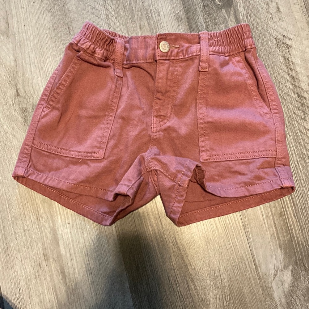 Kids girls old navy wine colored shorts. KIDS SIZE 8.